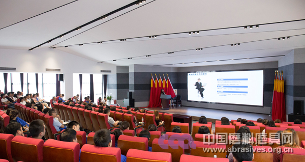內(nèi)強員工素質(zhì) 外塑企業(yè)形象--華晶公司舉辦商務(wù)禮儀培訓(xùn)